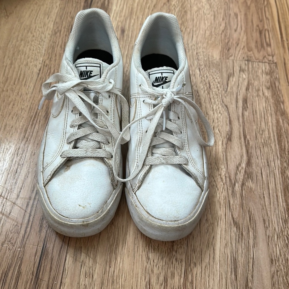 Women’s white Nike cheer shoes!! Size 7.5, good condition